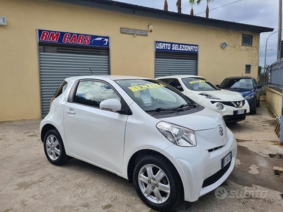 Toyota iq 1.0 bz bianco perla anno 2010 90000km