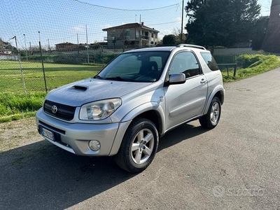 Toyota RAV 4 RAV4 2.0 Tdi D-4D cat 3 porte Sol