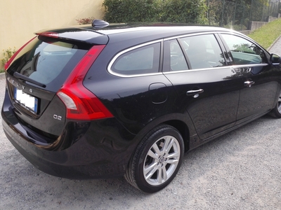 VOLVO - V60 - V60 D2 MOMENTUM - ANNO 2012