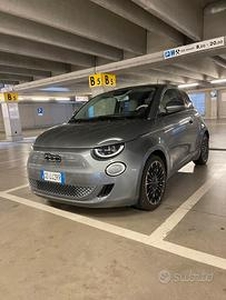 Fiat 500e La Prima