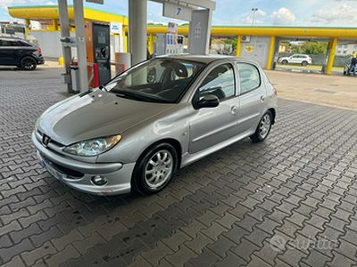 Peugeot 206 1.4 benzina ok neo patentati