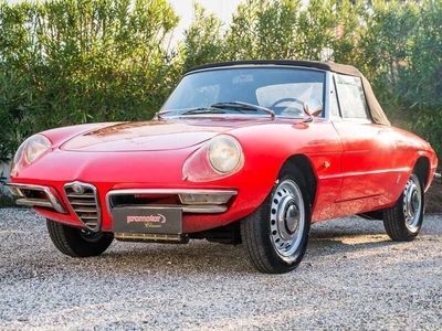 Usato 1967 Alfa Romeo Spider 1.6 Benzin 128 CV (48.500 €)