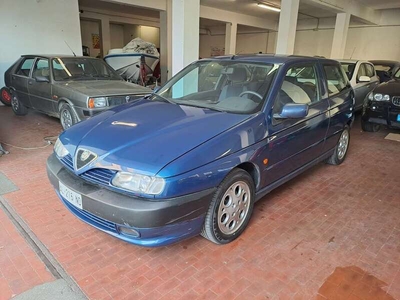 Usato 1997 Alfa Romeo 145 1.6 Benzin 120 CV (2.500 €)