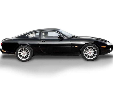 Usato 2002 Jaguar XKR 4.0 Benzin 363 CV (30.000 €)