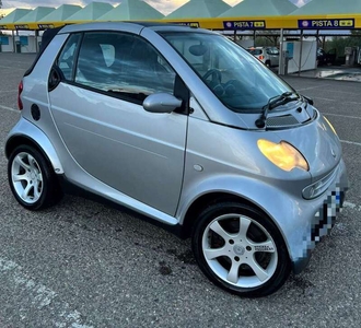 Usato 2004 Smart ForTwo Cabrio 0.7 Benzin 61 CV (3.450 €)