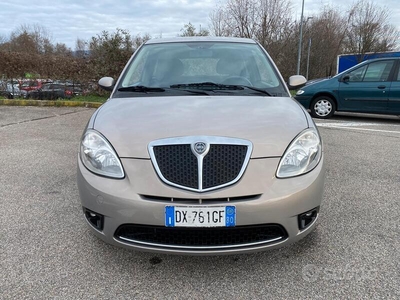 Usato 2009 Lancia Ypsilon Benzin (5.400 €)