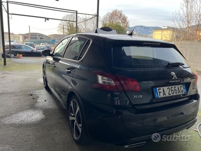 Usato 2015 Peugeot 308 1.2 Benzin 131 CV (6.999 €)