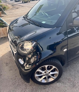 Usato 2018 Smart ForTwo Coupé 1.0 Benzin 71 CV (7.900 €)