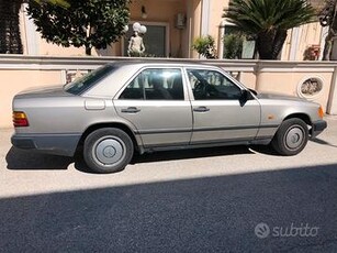 AUTO D'EPOCA MERCEDES Serie 200 - 1987