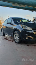 Peugeot 208 puretech 82 5 porte allure