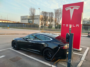 Tesla Model S supercharger Gratis