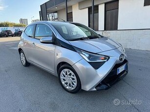 Toyota Aygo Connect 1.0 VVT-i 72 CV 5 porte x-play