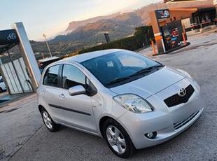 Toyota Yaris 1.4d-4d Berlina - 2010