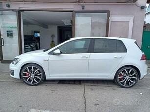 VOLKSWAGEN - Golf - GTI Performance 2.0 TSI 5p.