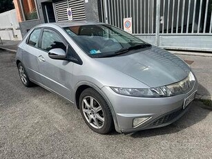 Honda Civic 1.4 i 5p.- può essere guidata da neo-p