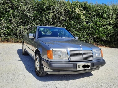 Usato 1990 Mercedes E300 3.0 Benzin 188 CV (9.000 €)