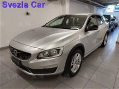 Volvo V60 Cross Country D4 AWD Geartronic Business Plus del 2017 usata a Milano