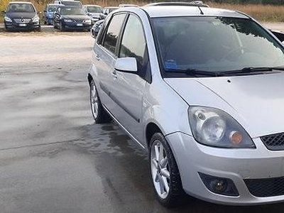 Usato 2008 Ford Fiesta Benzin (3.200 €)