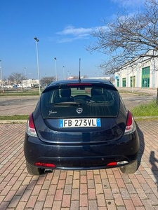 Lancia Ypsilon Gold edition 2015