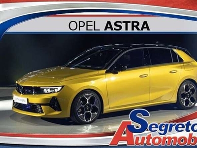 Opel Astra Benzina da € 18.590,00