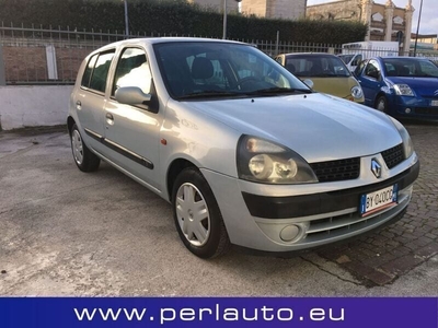Usato 2001 Renault Clio II 1.1 Benzin 75 CV (2.900 €)