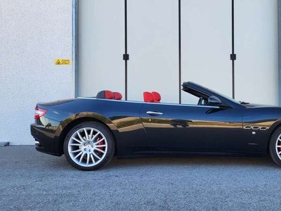 Usato 2011 Maserati GranCabrio 4.7 Benzin 439 CV (67.500 €)