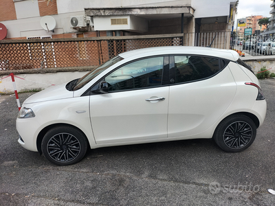 Vendo lancia Ypsilon hybrid anno 2020