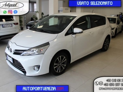 TOYOTA Verso