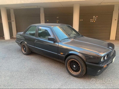 Usato 1990 BMW 318 1.8 Benzin 136 CV (12.500 €)