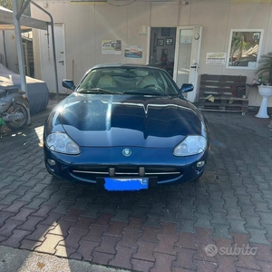 Usato 1999 Jaguar XK8 4.0 Benzin (19.999 €)