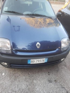 Usato 1999 Renault Clio II 1.4 Benzin 75 CV (1.900 €)