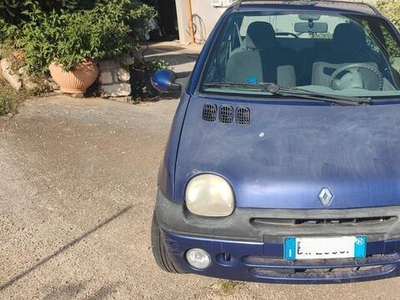 Usato 2001 Renault Twingo 1.1 Benzin 75 CV (900 €)