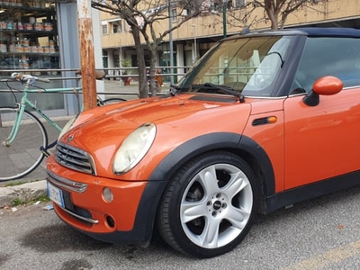 Usato 2006 Mini Cooper Cabriolet 1.6 Benzin 116 CV (6.200 €)