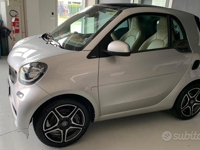 Usato 2015 Smart ForTwo Coupé 1.0 Benzin 71 CV (13.400 €)