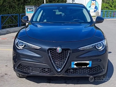 Usato 2017 Alfa Romeo Stelvio 2.0 Benzin 280 CV (25.000 €)