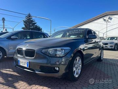 BMW 118 118d 5p Urban automatica