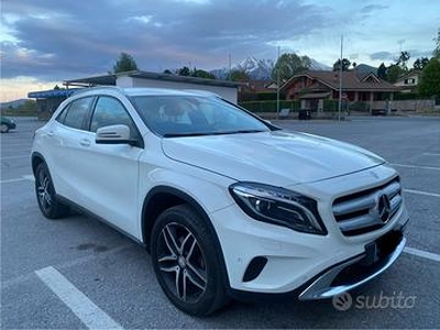 MERCEDES GLA 200d Premium Executive