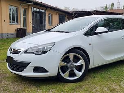 Opel astra gtc - coupe'