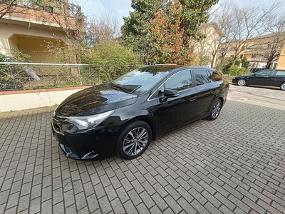 Toyota Avensis 2.0 D-4D Wagon Lounge