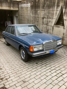 Usato 1980 Mercedes 200 Benzin 109 CV (8.900 €)