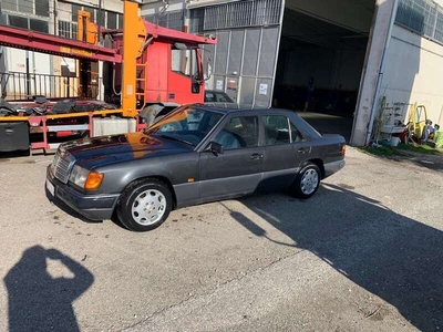 Usato 1993 Mercedes E250 2.5 Diesel 126 CV (6.000 €)