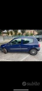 Usato 2001 Renault Clio II Benzin (1.500 €)