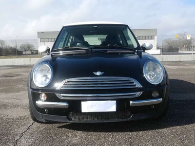 Usato 2004 Mini Cooper 1.6 Benzin 116 CV (4.100 €)