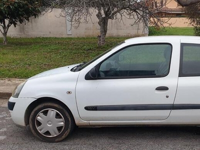 Usato 2004 Renault Clio II Benzin (2.500 €)