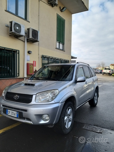 Usato 2004 Toyota RAV4 2.0 Diesel (3.200 €)