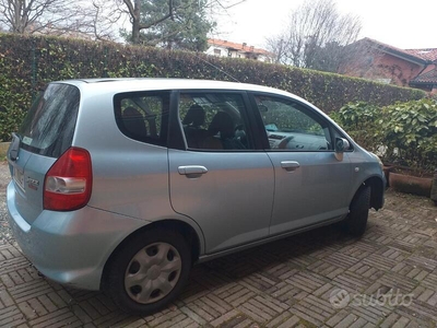 Usato 2005 Honda Jazz 1.2 Benzin 78 CV (800 €)