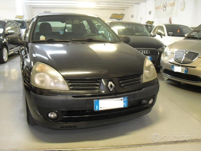 Usato 2005 Renault Clio 1.1 Benzin 58 CV (2.000 €)