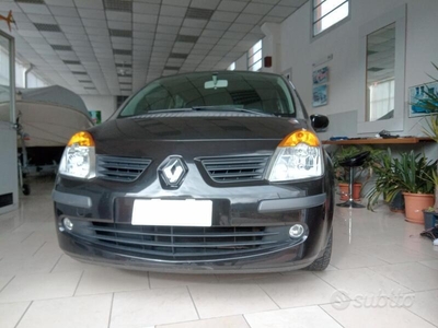 Usato 2005 Renault Modus 1.2 Benzin 75 CV (3.900 €)