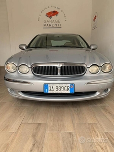 Usato 2006 Jaguar X-type 2.5 Benzin 196 CV (3.300 €)