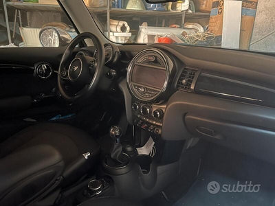 Usato 2014 Mini Cooper 1.5 Benzin 136 CV (14.000 €)